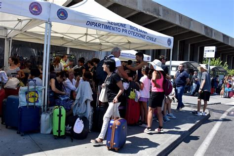 Aeroporto Catania Voli Sospesi Fino Alle Di Domani