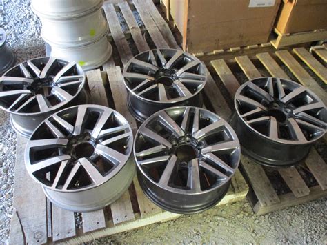 Toyota Hilux Sr5 Genuine Set 5 Alloy Wheels 18x75 No Center Caps Used