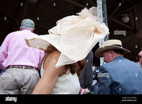 Kentucky Derby Crowd Hi Res Stock Photography And Images Alamy