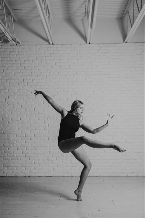 Pin By Mckenzie Taylor Luker On Dance Poses Dance Picture Poses Dance Photo Shoot Dance