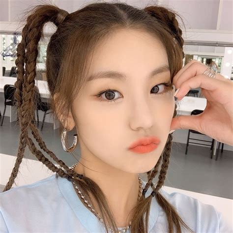 Hwang Yeji Itzy Selca Pfp Icon Kpop Itzy Hairstyle Fashion