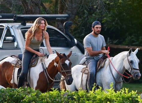 Gisele B Ndchen Passeia A Cavalo Instrutor De Jiu J Tsu Joaquim