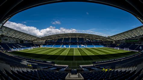 Amex Stadium Becomes Drive In Covid 19 Test Centre Itv News Meridian