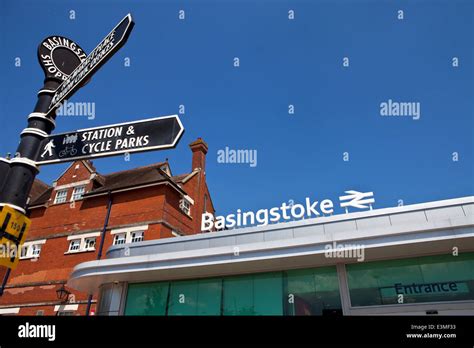 Basingstoke railway station hi-res stock photography and images - Alamy