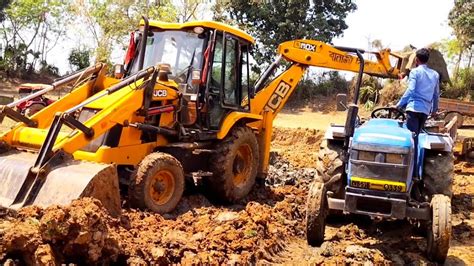 Jcb 3dx Backhoe Machine Loading Mud In Sonalika Di 42 RX Tractor Jcb