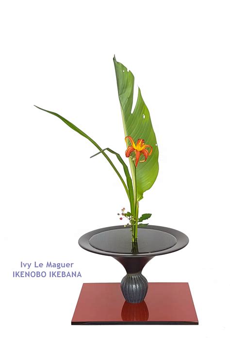 Shoka Shimputai Modern Ikenobo Ikebana