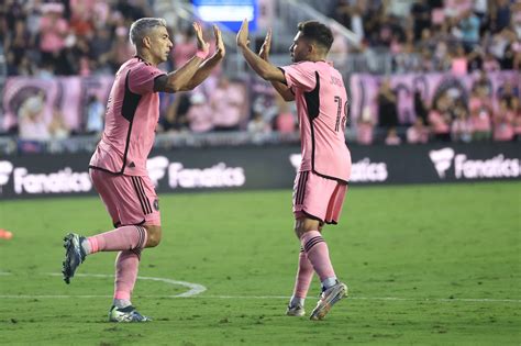 Avec le spectacle de Messi et Suárez l Inter Miami bat la Nouvelle