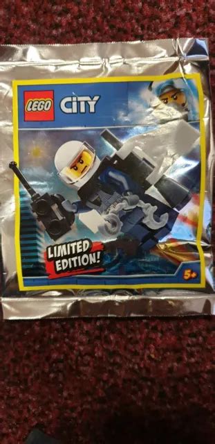 LEGO CITY POLICE Officer With Jet Pack Minifig Polybag 951904 1 UNBUILT