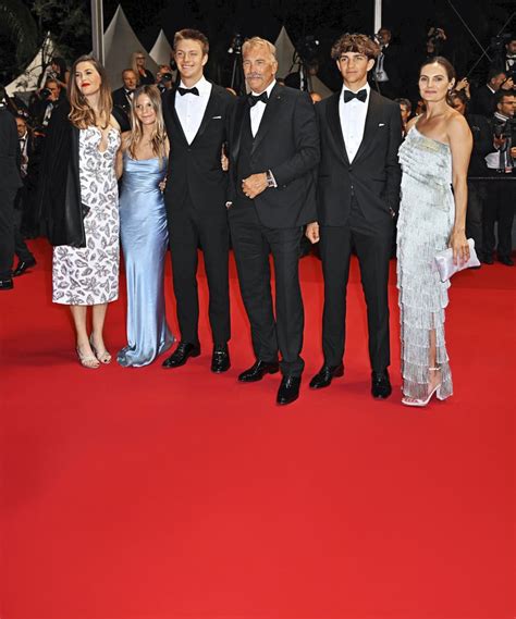 Hviezdny Kevin Costner v Cannes Na červenom koberci ukázal svoje deti