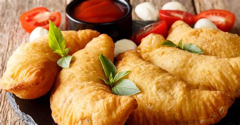 La Deliziosa Ricetta Del Calzone Fritto Ripieno Facile Da Fare A Casa