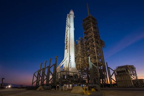 Image: Falcon 9 rocket with Dragon spacecraft vertical at Launch ...