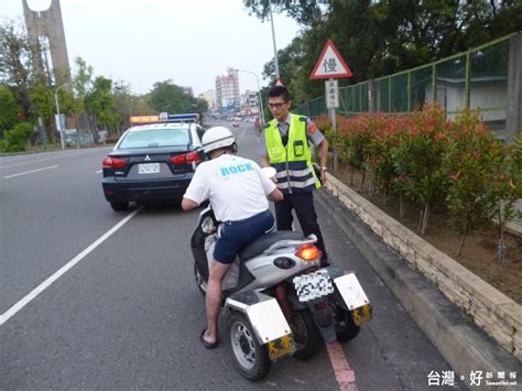 高齡老翁騎車跌倒 警循撞擊聲響趕赴搶救 風傳媒