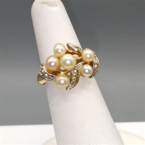 Vintage Avon Ring Pearls And Crystals Flowers And Leaves Elegant Design