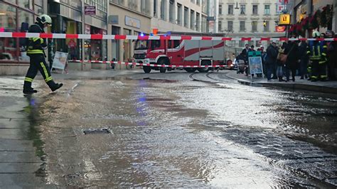 Rohrbruch in der Großen Ulrichstraße Straßenbahn fährt wieder Du