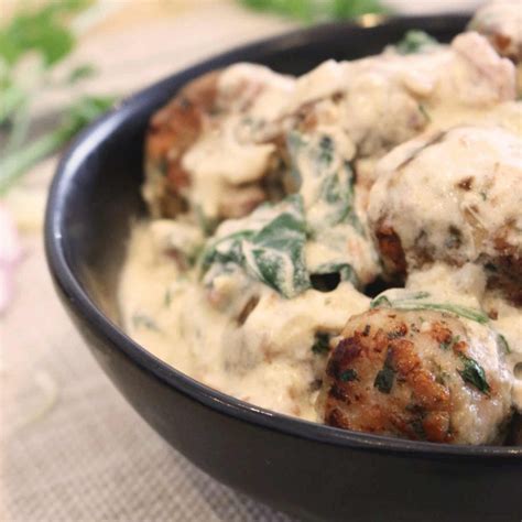 Alb Ndigas De Pavo Con Salsa Cremosa De Espinacas Y Tomates Secos Para