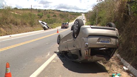 Ultrapassagem Indevida Provoca Acidente Tr S Carros No Agreste Da