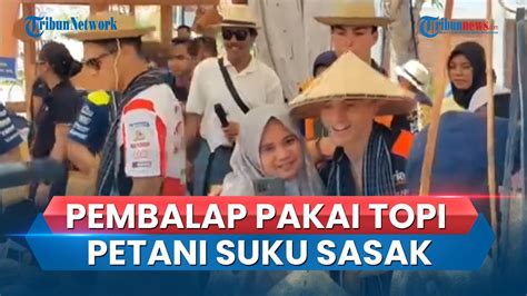 Pembalap MotoGP Internasional Pakai Topi Petani Khas Suku Sasak Kini