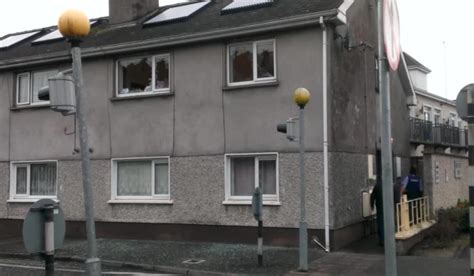 Gardaí Arrest Man Smashing Windows With A Metal Pole In Portlaoise