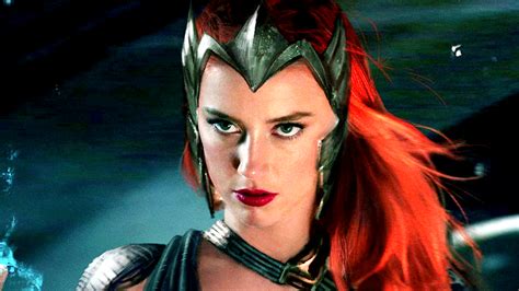 See Amber Heard Unable To Sit Down Because Her Costume Is Too Tight Giant Freakin Robot