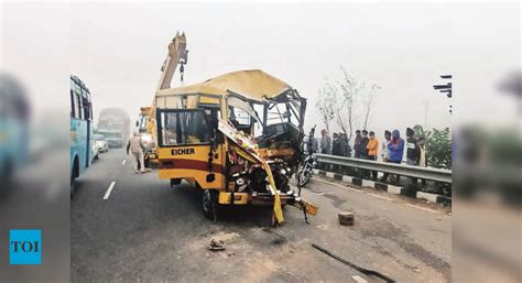 2 Killed 12 Injured As Mini Bus Rams Into Parked Truck Ludhiana News Times Of India