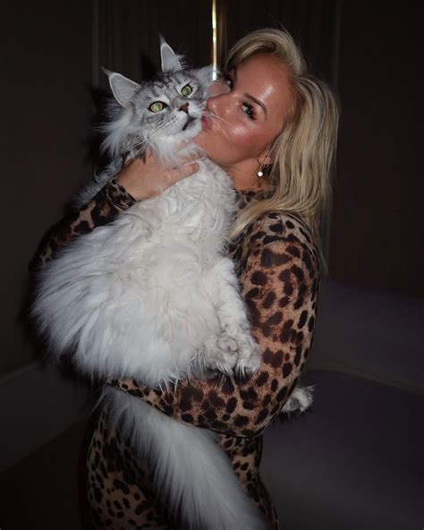 Dani Elle Speegle | Listen to me. Strong women are beautiful. Strong