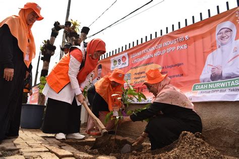 Pks Foto Pks Meluncurkan Gerakan 1 Juta Pohon Dari Pks Untuk Indonesia