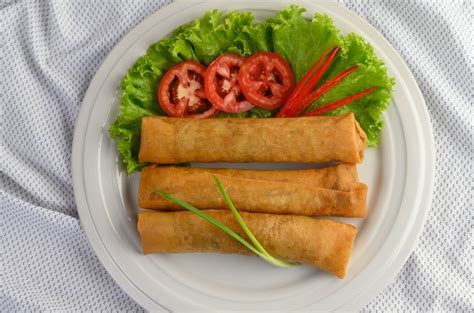 Crispy Beef Spring Rolls Great Starters And Snacks For A Holiday