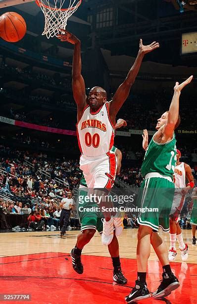 227 Boston Celtics Tony Delk Photos & High Res Pictures - Getty Images