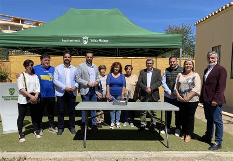 V Lez M Laga Coloca La Primera Piedra Del Centro De D A Para Mayores De