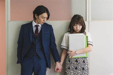 【写真 215枚】（c）paravi －50kgのシンデレラ：第5話 “陽芽”大原優乃、“宰”犬飼貴丈の手を握る Mantanweb