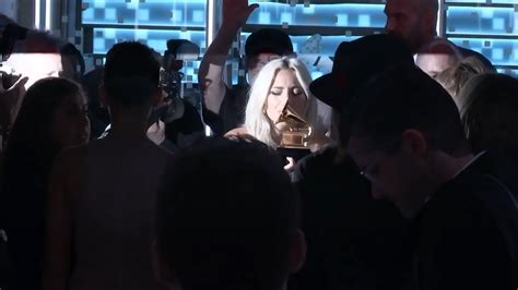 Lady Gaga Backstage Kissing Her Grammy 2019 Grammys Youtube