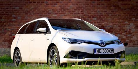 Toyota Auris Ii Touring Sports Facelifting Hybrid Km Galeria