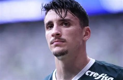 lesão de Piquerez Palmeiras toma decisão sobre contratação de lateral