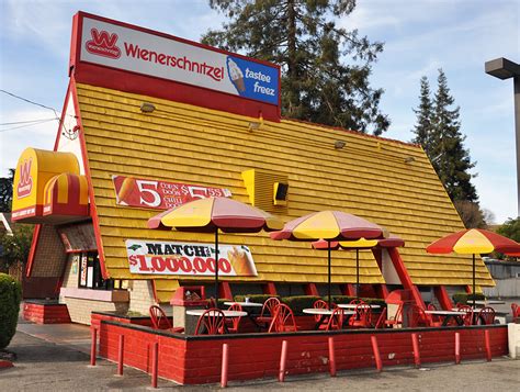 Der Wienerschnitzel | RoadsideArchitecture.com