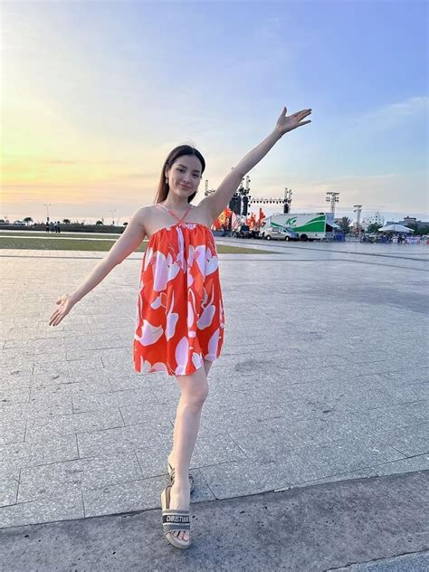 99 Hình ảnh Phương Trinh jolie bikini với vòng 1 căng tròn