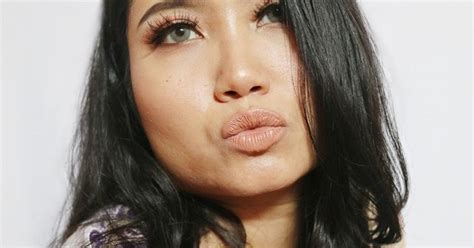 5 Lipstik Warna Nude Peach Favorit Racun Warna Warni