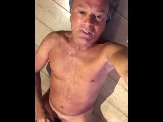 UltimateSlutは観客と話している間絶頂精子で彼女の体をカバーします Pornhub Gay