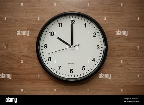 Ten Oclock Hi Res Stock Photography And Images Alamy