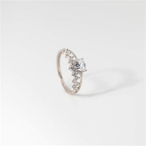 jual cincin emas solitaire segitiga variasi mata gerombol samping