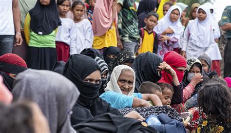 Ratusan Pengungsi Rohingya Terdampar Di Pantai Aceh Foto Liputan