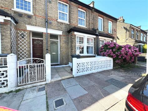 2 Bed Terraced House To Rent In Stanley Road Hounslow Tw3 £1 800 Pcm