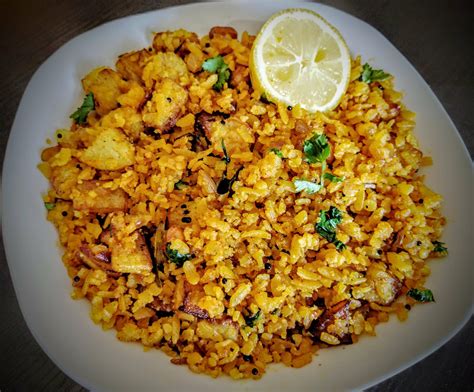 Aloo Poha Recipe | Kanda Batata Poha | Potato Poha | VegeCravings