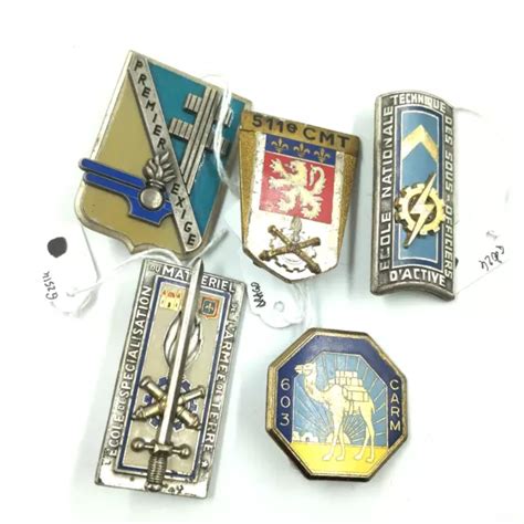 T1M REF2637 LOT d insignes militaires français armée française