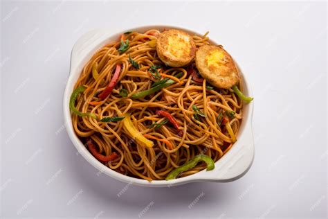 Egg Hakka Noodles