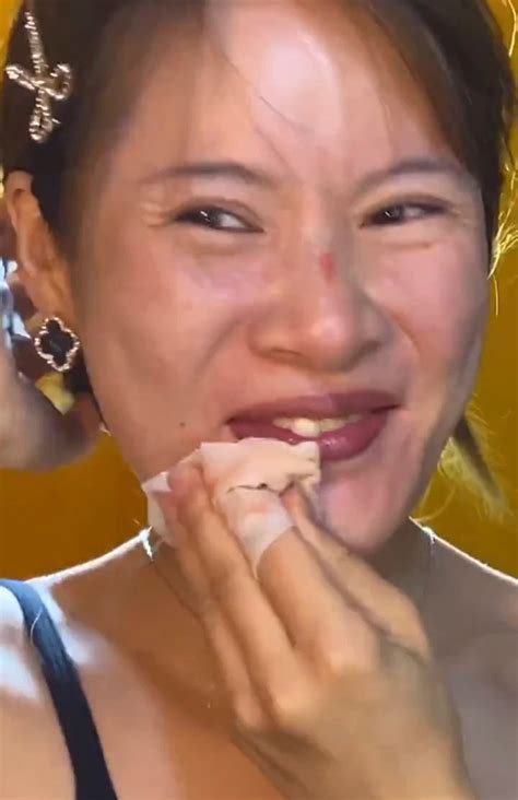 Hot girl tẩy trang tắt filter tự tin khoe mặt mộc