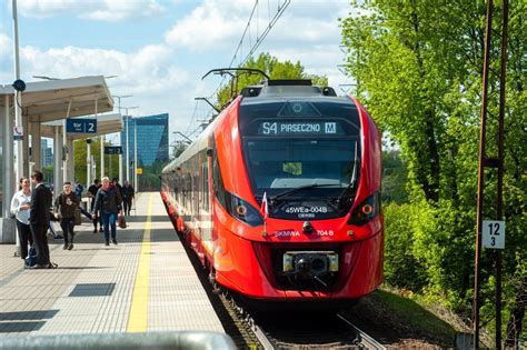 Utrudnienia Na Kolei W Warszawie Du E Zmiany W Rozk Adach Skm I Kolei