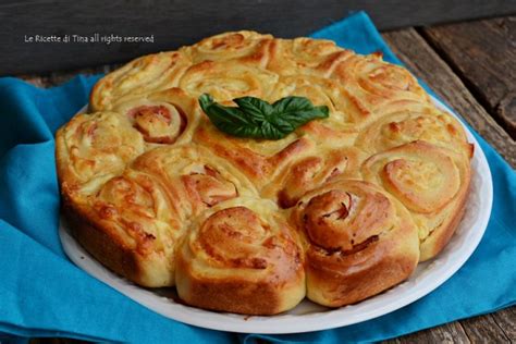 Torta Di Rose Ripiena Con Prosciutto Cotto E Formaggio