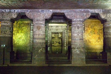 A guide for Ajanta caves - Cave 1