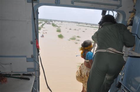 In Pictures Iaf Rescue Operation In Flood Hit North Gujarat Deshgujarat