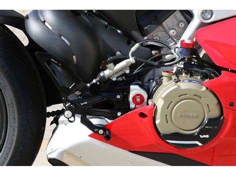 PE409 PEDANE REGOLABILI CNC RACING DUCATI STREETFIGHTER V4 S 2020 2023